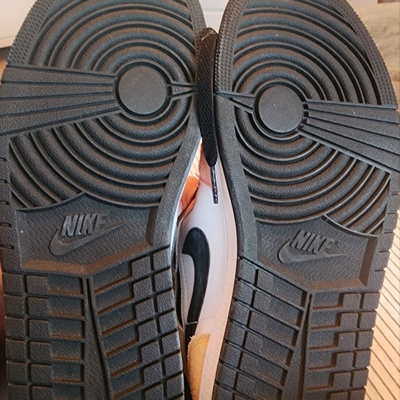 Nike Air Jordans Size 9.5 - Picture 4 of 6